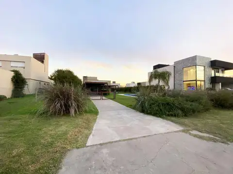 Casa en Puerto Roldan