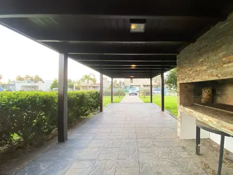 Casa 6 ambientes con 3 baños