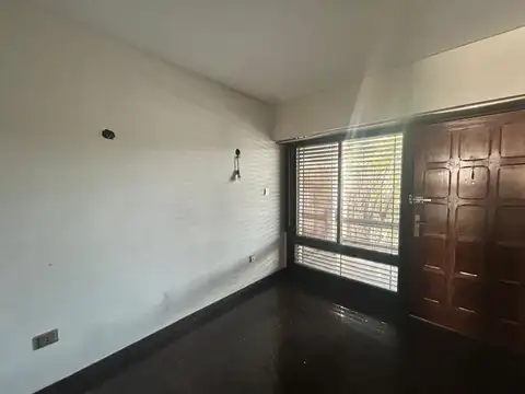 CASA EN VENTA 5 AMBIENTES EN VILLA SOLDATI COCHERA
