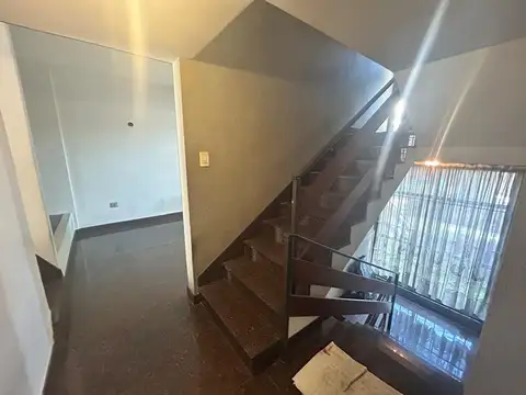 Casa en Venta con 4 cocheras