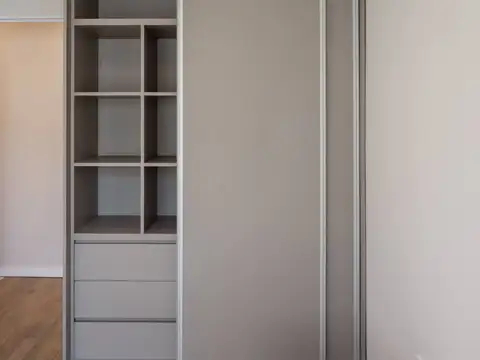 CASA INTERNA EN VENTA DE TRES DORMITORIOS