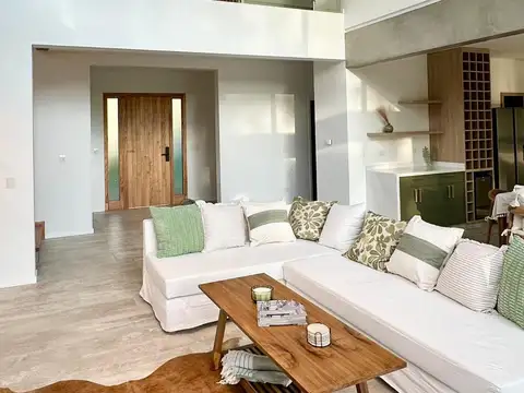 Casa 5 ambientes con 4 baños