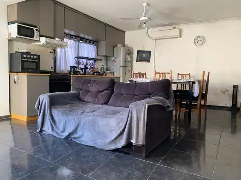 Casa de pasillo con dos viviendas