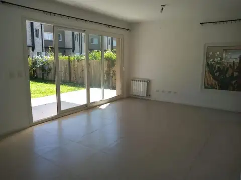 Casa en Alquiler en Lagoon Pilar, USD 1.400