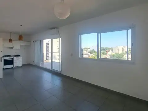 Hermoso y exclusivo ambiente divisible con balcón terraza. Excelente ubicación