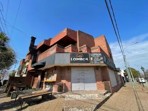 Venta casa 4amb con local y cochera Villa Primera