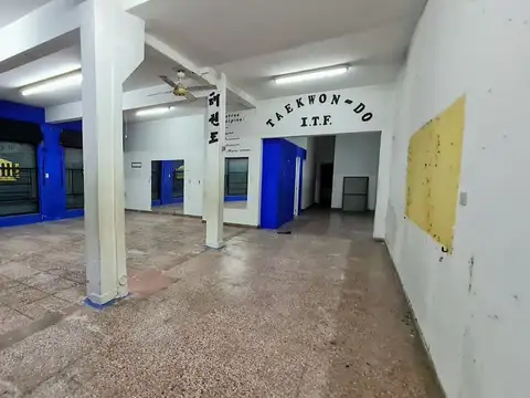 Vendo local 140 Mt², 1 Cuadra Gral Paz. Muy Buen estado