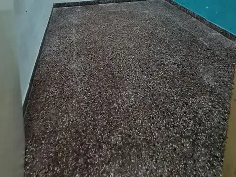 Vendo local 140 Mt², 1 Cuadra Gral Paz. Muy Buen estado