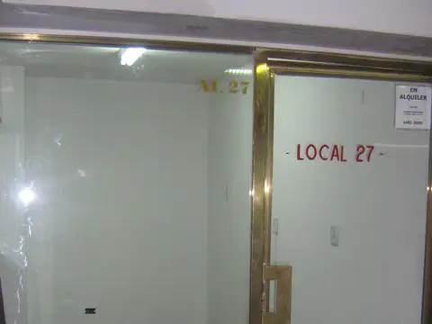Excelente Local en galeria ,bajas expensas.