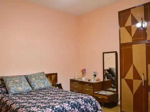 Casa 6 ambientes con 2 baños