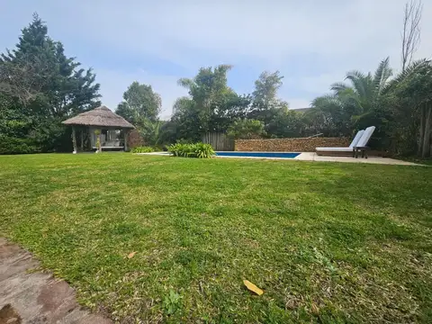 Casa 6 ambientes con 5 baños