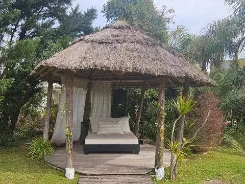 Casa en Alquiler con 2 cocheras