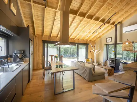 Casa 5 ambientes con 2 baños