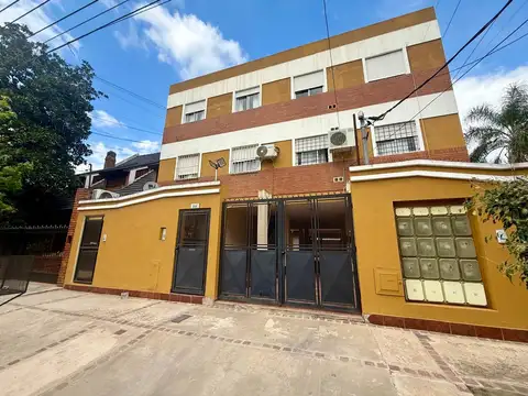 Departamento de 3 Ambientes Amueblado con Terraza privada en Alquiler en Ramos Mejia