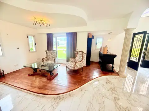 Casa en Venta con 7 cocheras