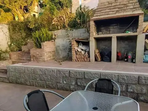 Casa en venta - 2 Dormitorios 1 Baño - Cocheras - 300Mts2 - Río Ceballos, Colón, Córdoba