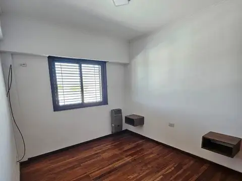 Departamento de 1 dormitorio con balcon y cochera cubierra