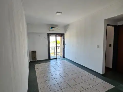 Departamento de 1 dormitorio con balcon y cochera cubierra