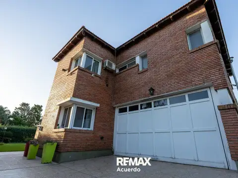 Casa en Venta con 2 cocheras