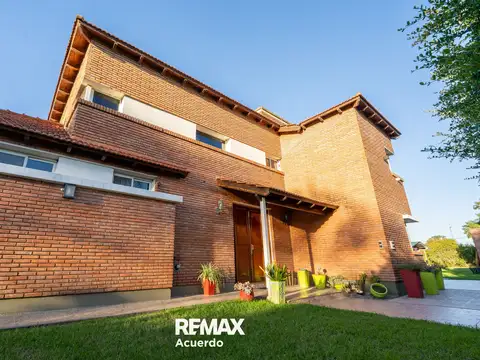 Casa 6 ambientes con 3 baños