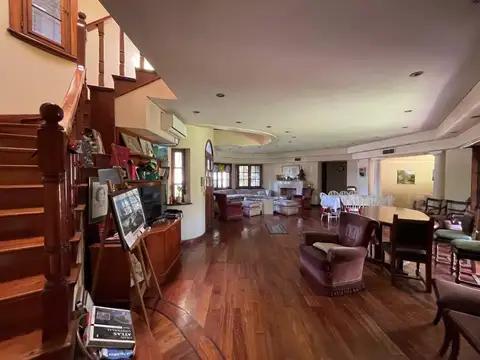 Casa en Venta con 2 cocheras