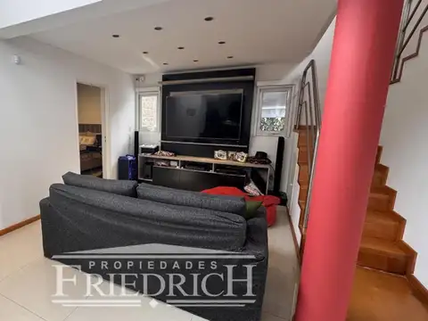 Casa en Venta con 8 cocheras
