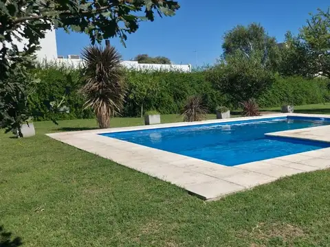 VENTA CASA ESTACION DEL CARMEN 4 DORM PILETA