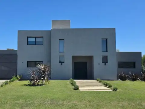 VENTA CASA ESTACION DEL CARMEN 4 DORM PILETA