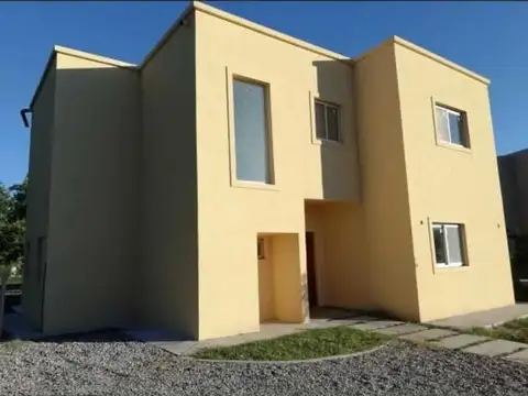 Casa 4 ambientes con 4 baños