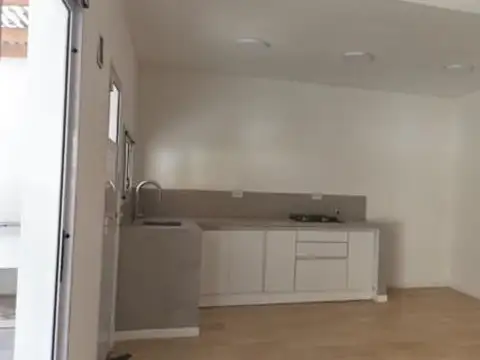 Moderna casa reciclada a nuevo en City Bell