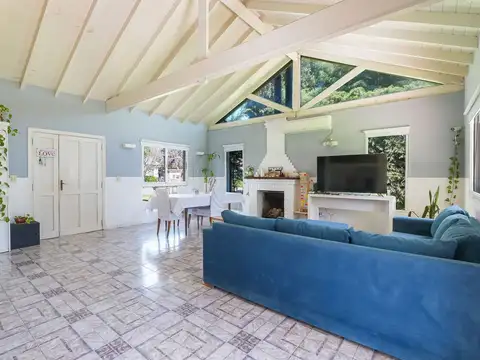 Casa en Venta con 2 cocheras