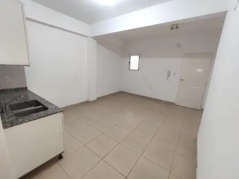 Departamento en Alquiler en Villa Raffo, $ 450.000