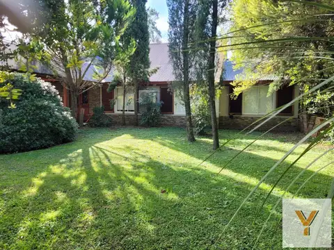 Casa en venta - 3 Dormitorios 2 Baños - Chascomús