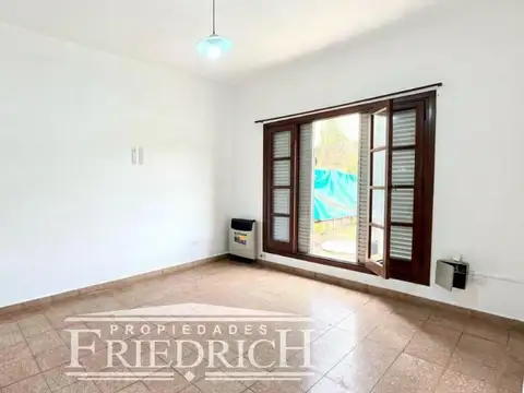 Casa 3 ambientes con 2 baños