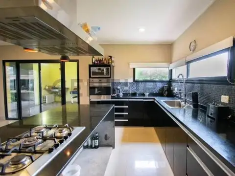 excelente casa en venta 138 y 514 Hernandez