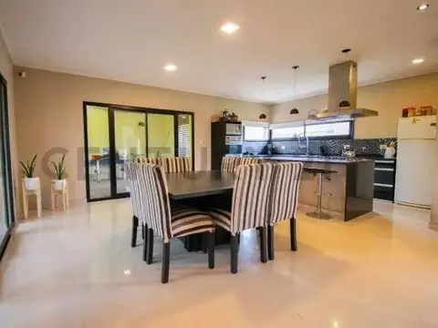Casa 5 ambientes con 1 baño