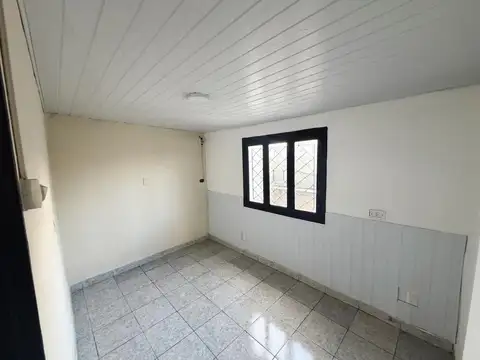 Casa en Alquiler en Pablo Nogues, $ 650.000