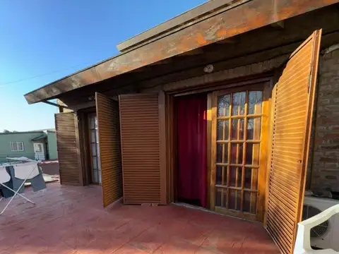 PH en PA de 4 dormitorios y escritorio con Terraza 3.7 x 7