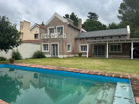 Casa en Venta con 2 cocheras