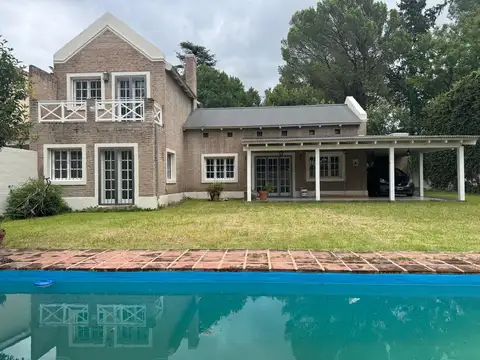 Casa 6 ambientes con 3 baños