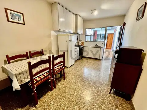 Casa en alquiler en San Isidro con pileta, quincho y cochera para 3 autos