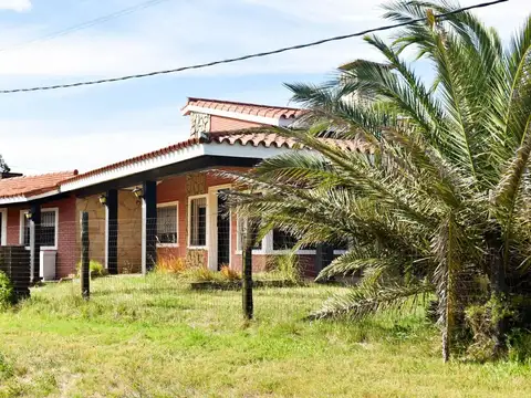 Casa 5 ambientes con 2 baños