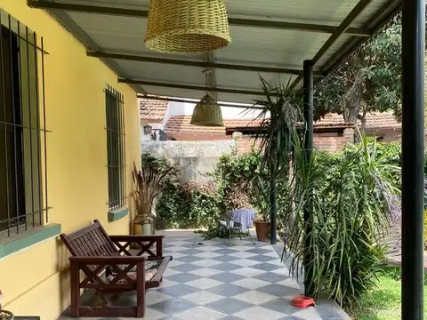 Casa en Venta con 4 cocheras