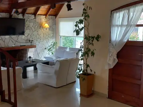 Casa en Venta con 3 cocheras
