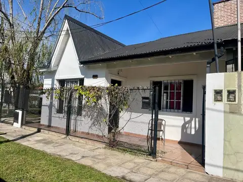 Oportunidad :Chalet  reciclado en Ituzaingo Norte