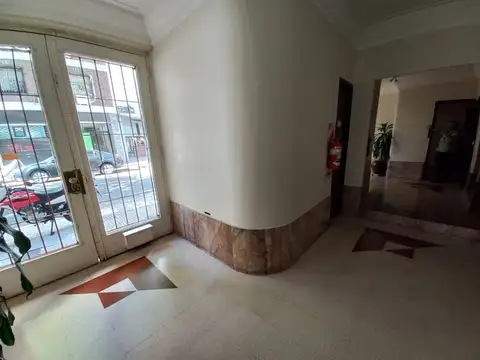 Alberti 200, Piso pb