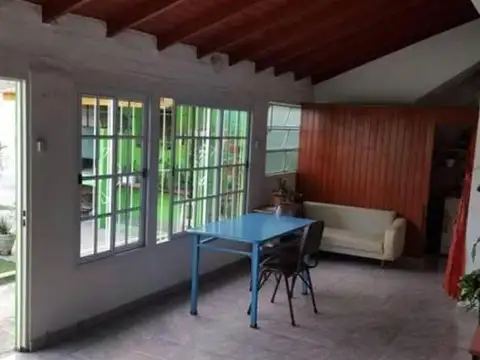 CASA 3 AMB. AMPLIOS CON PARQUE QUINCHO Y PARRILLA