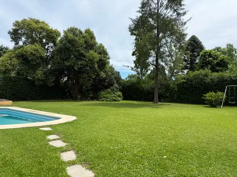 Casa 6 ambientes con 4 baños