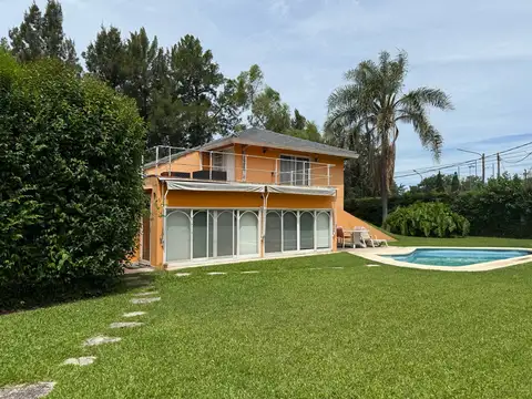 Casa en Venta con 4 cocheras