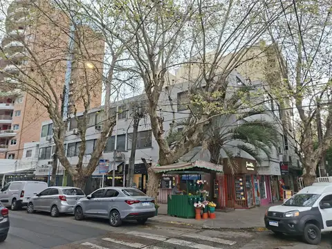 T Espora 100, Piso 1